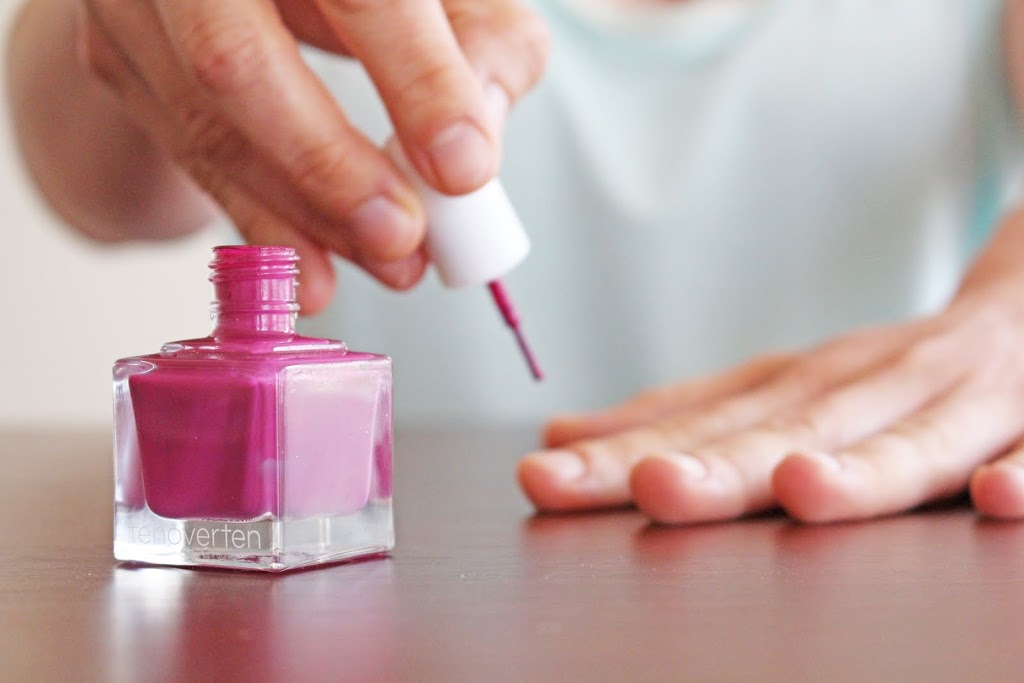 THE 8 INGREDIENTS TO AVOID IN NAIL POLISH (PLUS SAFER OPTIONS)